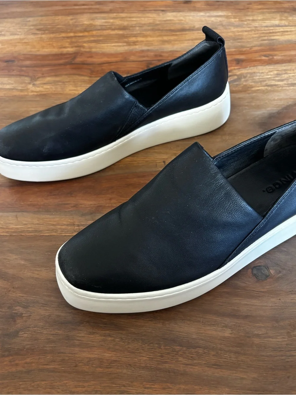 Vince’s Saxon-2 Black Leather Slip On Sneakers Size 6.5